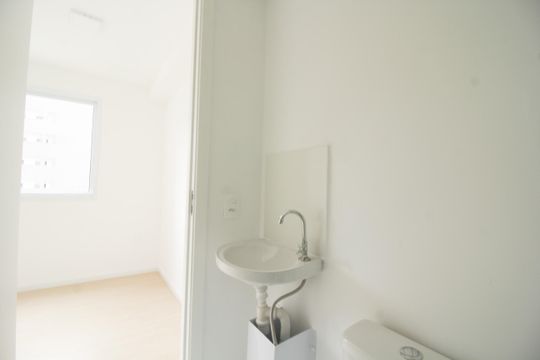 Banheiro de kitnet/studio para alugar com 1 quarto, 17m² em Vila Arcadia, São Paulo
