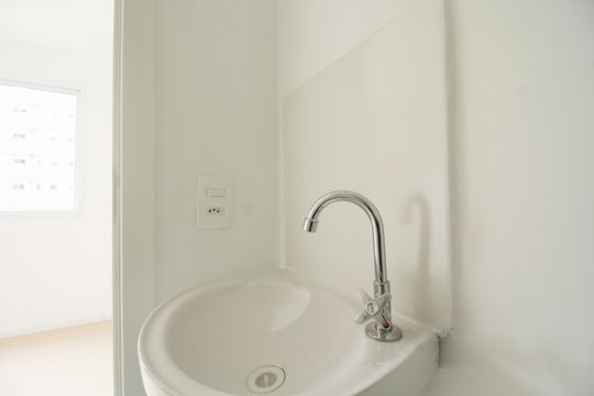 Banheiro de kitnet/studio para alugar com 1 quarto, 17m² em Vila Arcadia, São Paulo