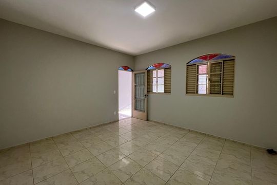 Sala de casa à venda com 2 quartos, 186m² em Arvoredo, Contagem