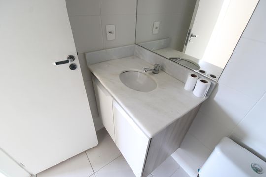Banheiro social de apartamento à venda com 3 quartos, 66m² em Pechincha, Rio de Janeiro