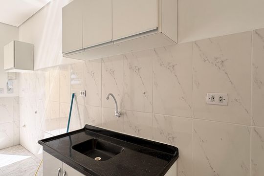 Cozinha de apartamento para alugar com 1 quarto, 40m² em Vila Mangalot, São Paulo