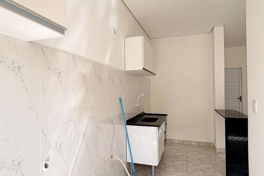 Cozinha de apartamento para alugar com 1 quarto, 40m² em Vila Mangalot, São Paulo