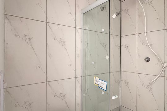 Banheiro de apartamento para alugar com 1 quarto, 40m² em Vila Mangalot, São Paulo