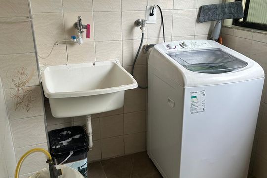 Área de serviço de apartamento para alugar com 2 quartos, 95m² em Vila Tupi, Praia Grande