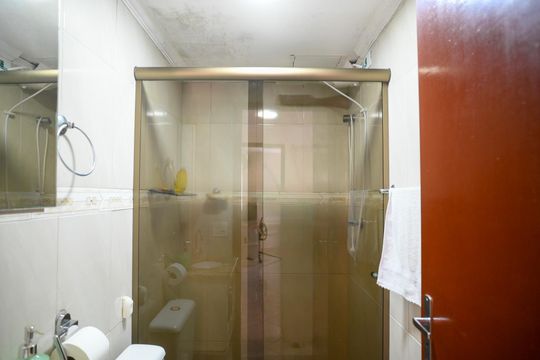 Banheiro de apartamento à venda com 2 quartos, 50m² em São João Climaco, São Paulo