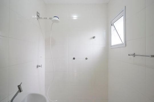 Banheiro social de casa à venda com 3 quartos, 127m² em Vila Caminho do Mar, São Bernardo do Campo