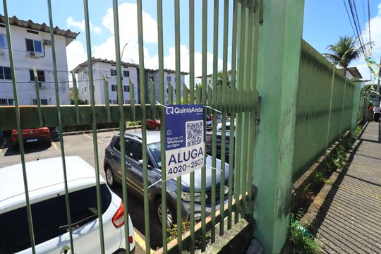 plaquinha instalada de apartamento para alugar com 3 quartos, 65m² em Cabula Vi, Salvador