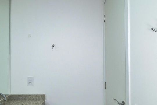 Banheiro de kitnet/studio para alugar com 1 quarto, 27m² em Santo Amaro, São Paulo