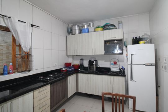 Cozinha de casa para alugar com 2 quartos, 63m² em Parque Peruche, São Paulo