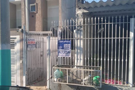 Fachada de casa para alugar com 2 quartos, 63m² em Parque Peruche, São Paulo