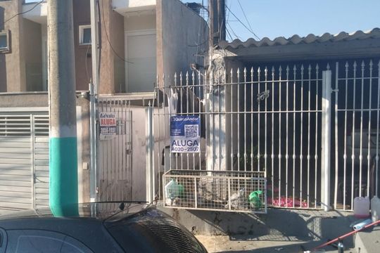 Fachada de casa para alugar com 2 quartos, 63m² em Parque Peruche, São Paulo