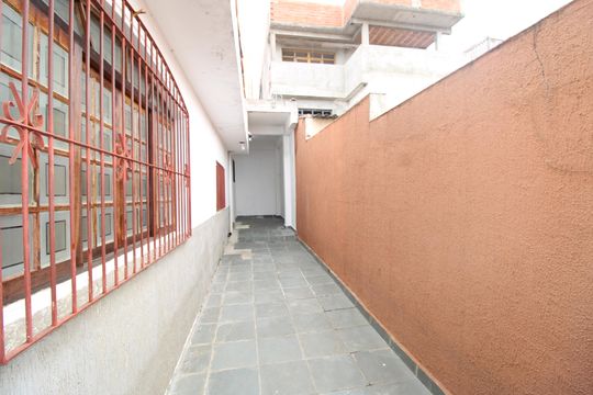 Corredor de casa para alugar com 4 quartos, 150m² em Cidade Antônio Estêvão de Carvalho, São Paulo