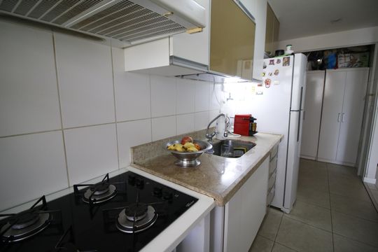 Cozinha de apartamento para alugar com 2 quartos, 78m² em Barra Olímpica, Rio de Janeiro