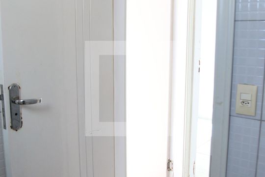 Banheiro de apartamento para alugar com 2 quartos, 60m² em Setor dos Funcionários, Goiânia