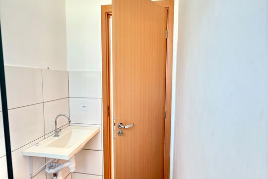Banheiro Social de apartamento à venda com 2 quartos, 42m² em Sapucaia Ii, Contagem
