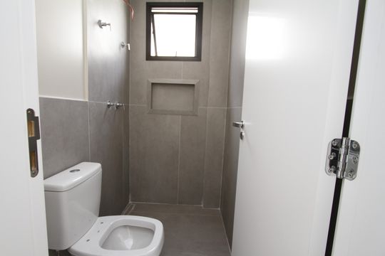 Banheiro da Semi Suíte 1 e 2 de apartamento à venda com 3 quartos, 78m² em Gutierrez, Belo Horizonte