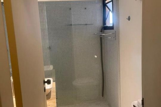 Banheiro de apartamento para alugar com 1 quarto, 42m² em Jardim Paulista, São Paulo