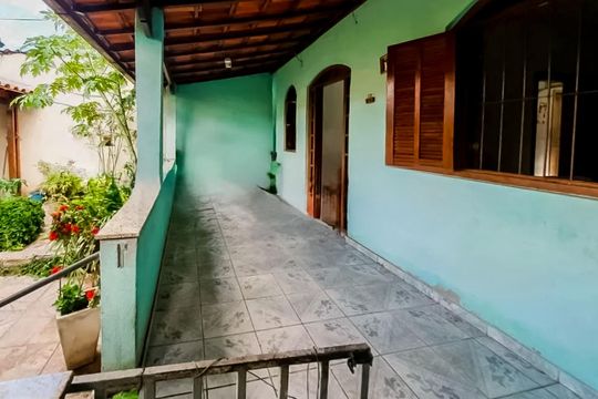 Varanda de casa à venda com 3 quartos, 177m² em Piratininga, Belo Horizonte