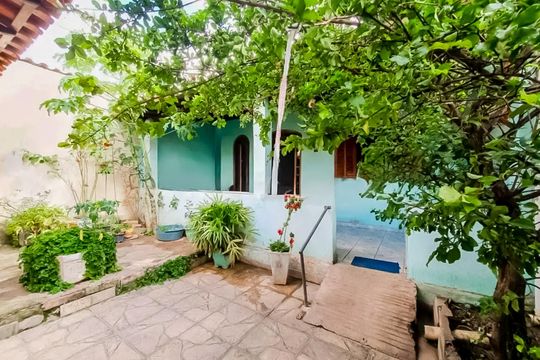 Quintal de casa à venda com 3 quartos, 177m² em Piratininga, Belo Horizonte