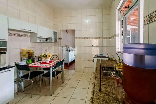 Cozinha de casa à venda com 3 quartos, 177m² em Piratininga, Belo Horizonte