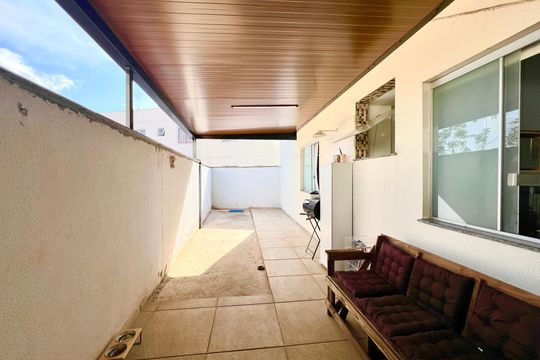 Área Privativa  de casa à venda com 2 quartos, 80m² em Nacional, Contagem