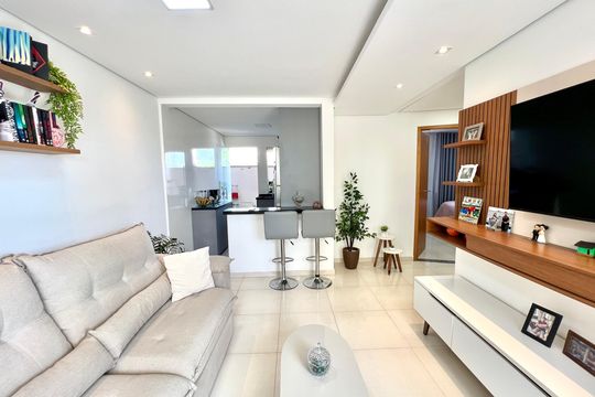 Casa à venda com 2 quartos, 80m² em Nacional, Contagem