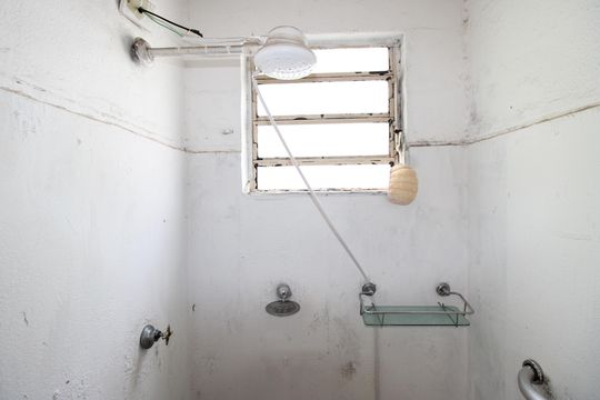 Banheiro de apartamento para alugar com 2 quartos, 40m² em Conjunto Habitacional Santa Etelvina Ii, São Paulo