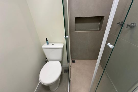 Banheiro de apartamento para alugar com 1 quarto, 46m² em Bethaville I, Barueri