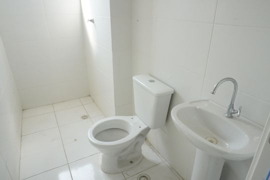 Banheiro de apartamento à venda com 2 quartos, 49m² em Chácara do Solar I (fazendinha), Santana de Parnaíba