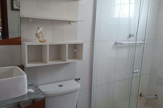 Banheiro de casa para alugar com 2 quartos, 70m² em Barreto, Niterói