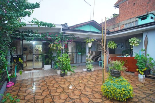 Quintal de casa à venda com 2 quartos, 110m² em Santos Dumont, São Leopoldo