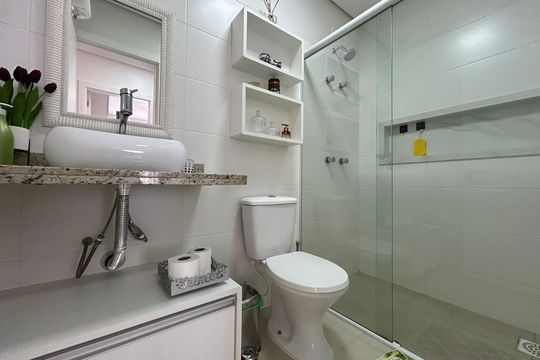 Banheiro  de apartamento para alugar com 2 quartos, 84m² em Campeche, Florianópolis