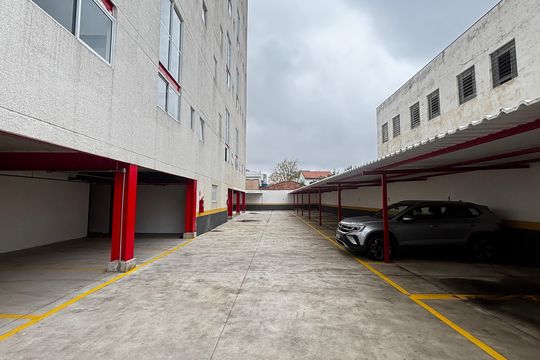 Garagem de kitnet/studio para alugar com 1 quarto, 51m² em Santa Terezinha, Santo André