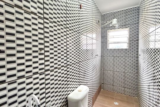 Banheiro 1 de casa para alugar com 2 quartos, 64m² em Parque Jandaia, Guarulhos