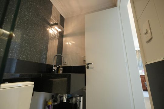 Banheiro Social de apartamento à venda com 2 quartos, 50m² em Vila Floresta, Santo André