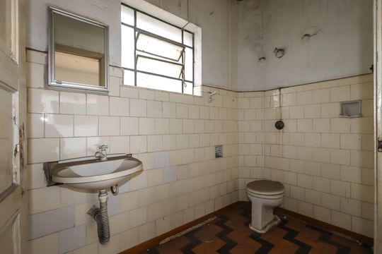 Banheiro de serviço de casa para alugar com 3 quartos, 216m² em Cambuci, São Paulo