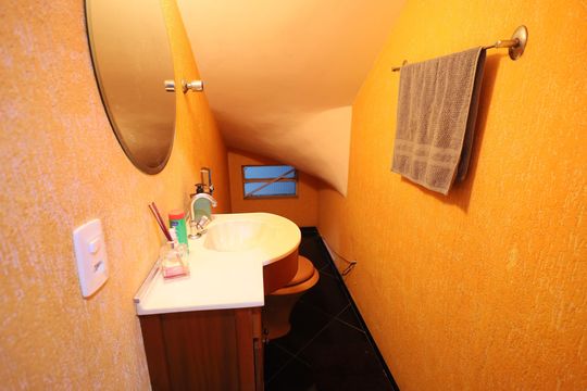 Lavabo de casa para alugar com 3 quartos, 125m² em Veloso, Osasco