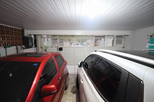 Garagem de casa para alugar com 3 quartos, 125m² em Veloso, Osasco