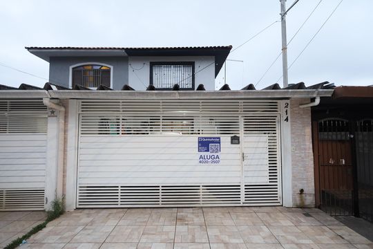 Fachada de casa para alugar com 3 quartos, 125m² em Veloso, Osasco