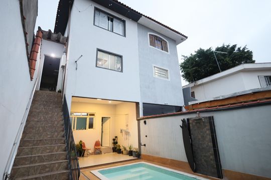 Piscina de casa para alugar com 3 quartos, 125m² em Veloso, Osasco