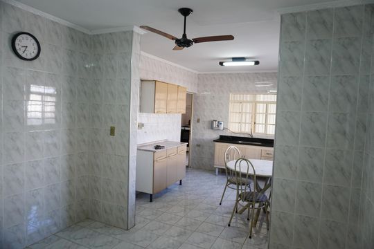 Cozinha de casa para alugar com 2 quartos, 186m² em Antonio Zanaga I, Americana