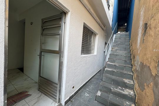 Acesso de casa para alugar com 2 quartos, 45m² em Veloso, Osasco