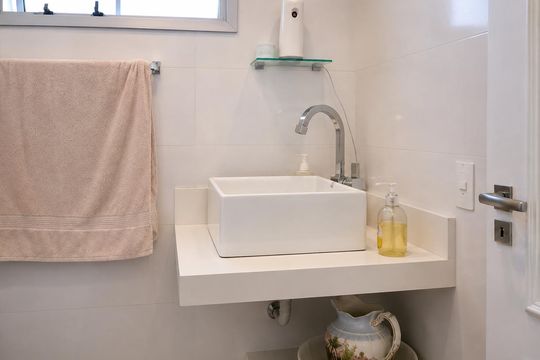 Banheiro de apartamento para alugar com 3 quartos, 133m² em Real Parque, São Paulo