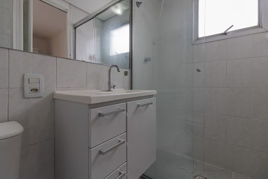 Banheiro de kitnet/studio à venda com 1 quarto, 37m² em Indianópolis, São Paulo