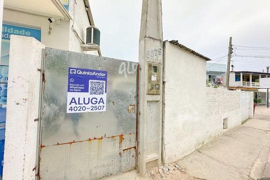 Plaquinha de apartamento para alugar com 2 quartos, 65m² em Cachoeira do Bom Jesus, Florianópolis