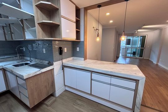 Cozinha de apartamento à venda com 3 quartos, 105m² em Recreio dos Bandeirantes, Rio de Janeiro