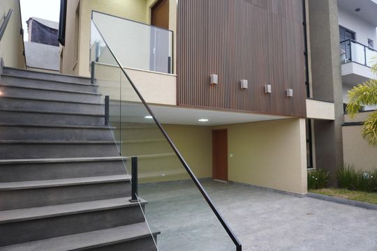 Garagem de casa de condomínio à venda com 2 quartos, 173m² em Villas do Jaguari, Santana de Parnaíba