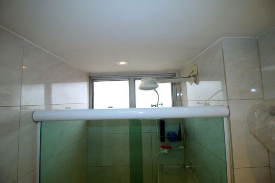 Banheiro de apartamento à venda com 2 quartos, 60m² em Olaria, Rio de Janeiro