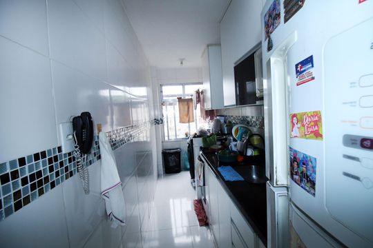 Cozinha de apartamento à venda com 2 quartos, 60m² em Olaria, Rio de Janeiro