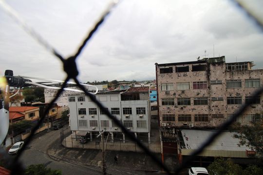 Vista da Sala de apartamento à venda com 2 quartos, 60m² em Olaria, Rio de Janeiro